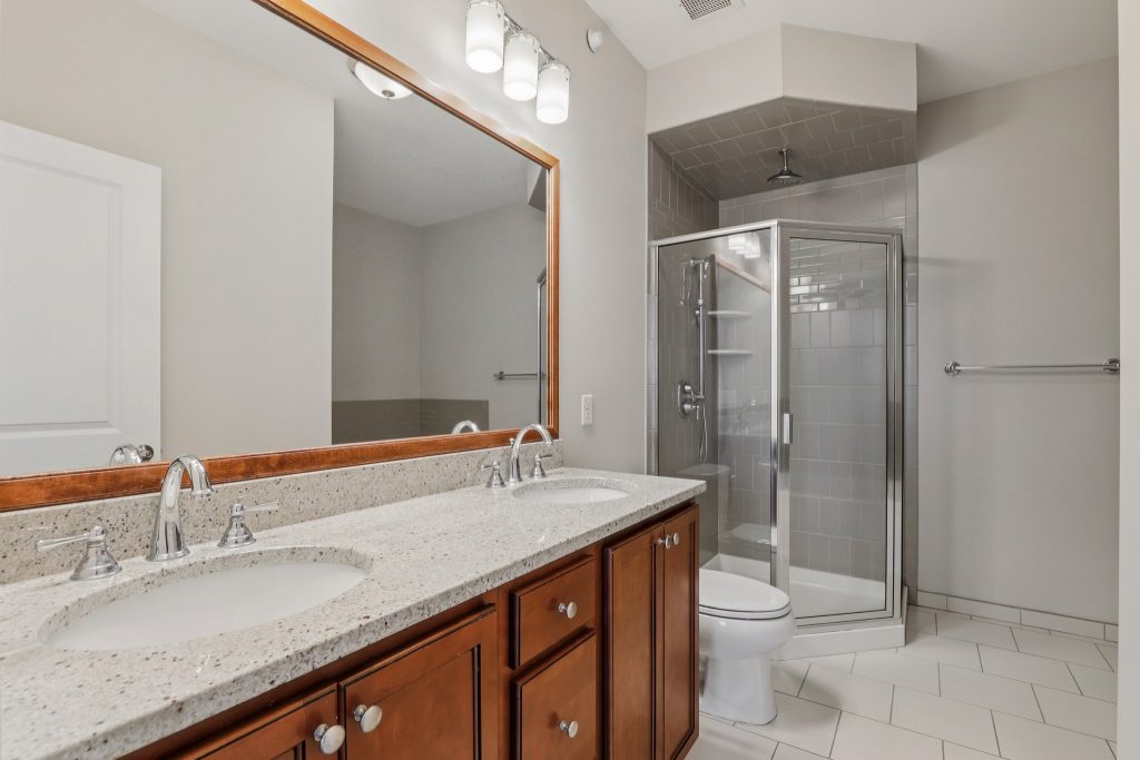 103-web-or-mls-3600 Cypress point Dr Unit 2610-S1302-022